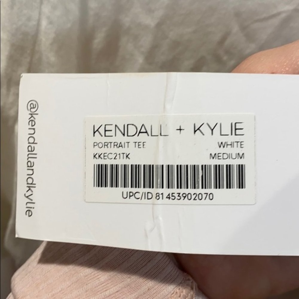 NWT Kylie Jenner Portrait Cropped White T-shirt M - Picture 4 of 4
